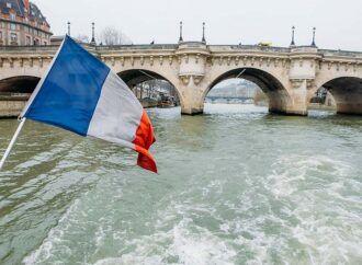 França retira necessidade de testes de covid-19 para entrada no país