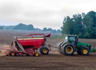 Governo prevê diminuir dependência de importação de fertilizantes para 45% até 2050