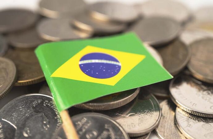 Brasil volta ao top 10 das maiores economias do mundo