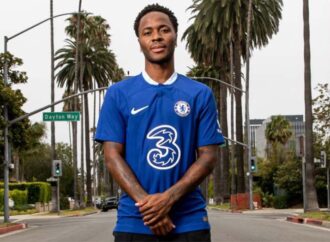 Sterling é o primeiro reforço do Chelsea para temporada