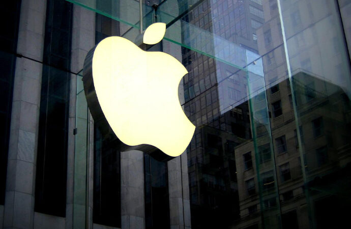 Apple é multada em R$ 12 mi por vender iPhone sem carregador