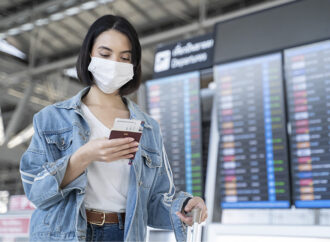 Uso de máscaras deixa de ser obrigatório em aviões e aeroportos do Brasil